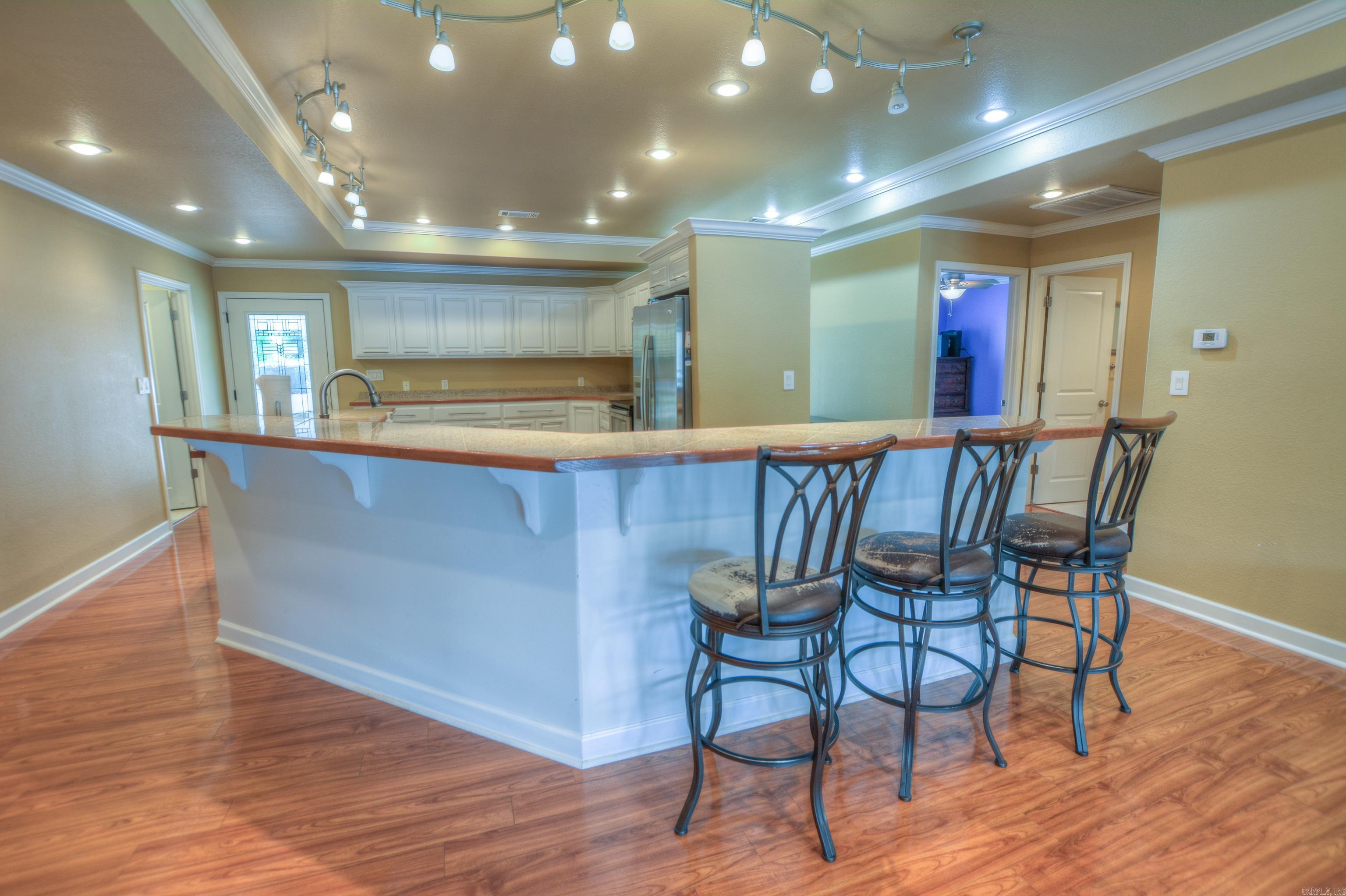 Rare & Affordable Lake Hamilton Waterfront Retreat!