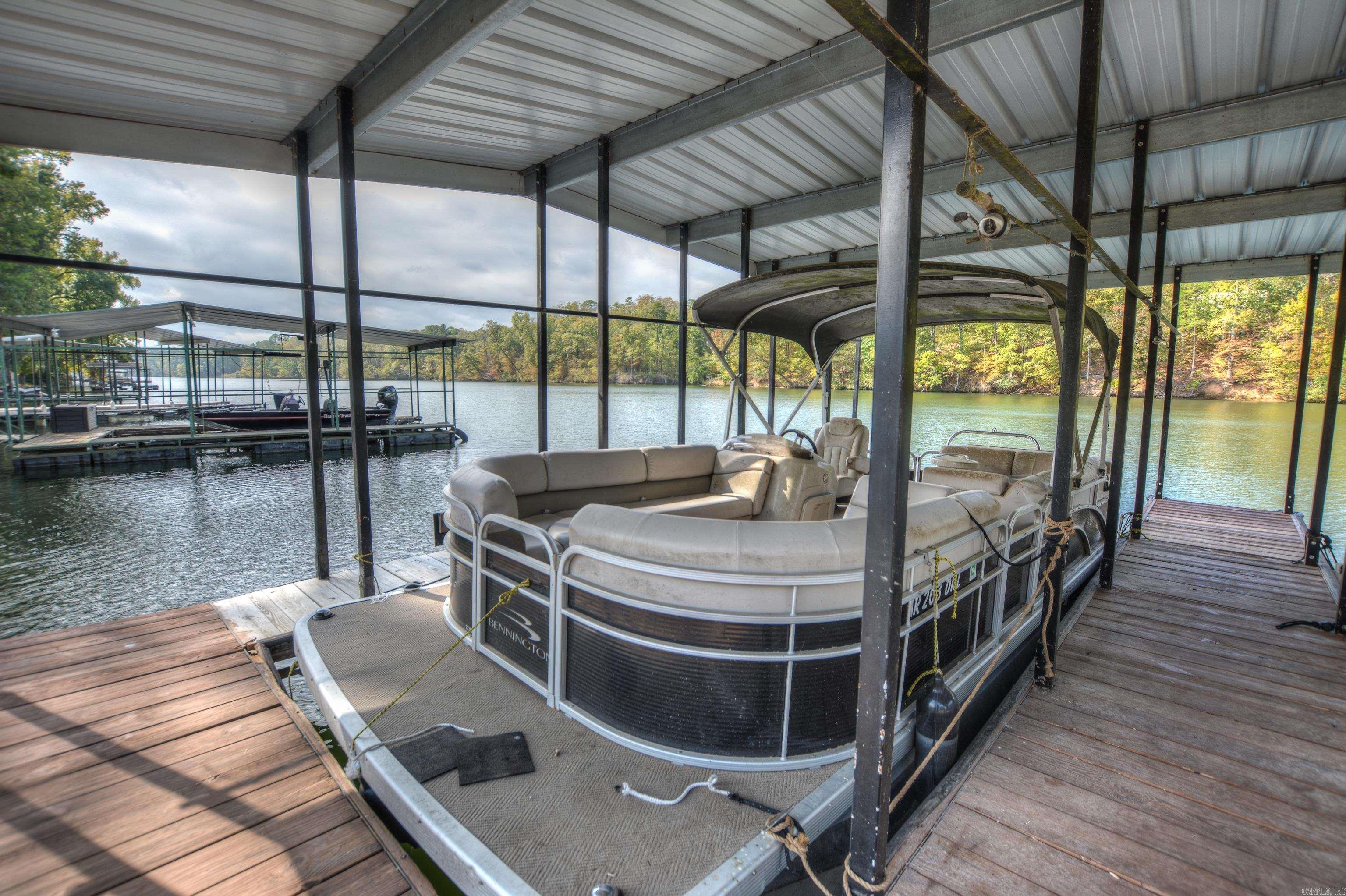 Rare & Affordable Lake Hamilton Waterfront Retreat!