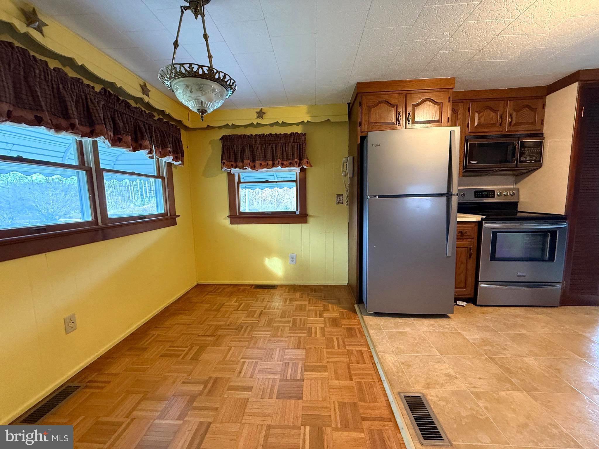 1716 W PHILADELPHIA AVENUE