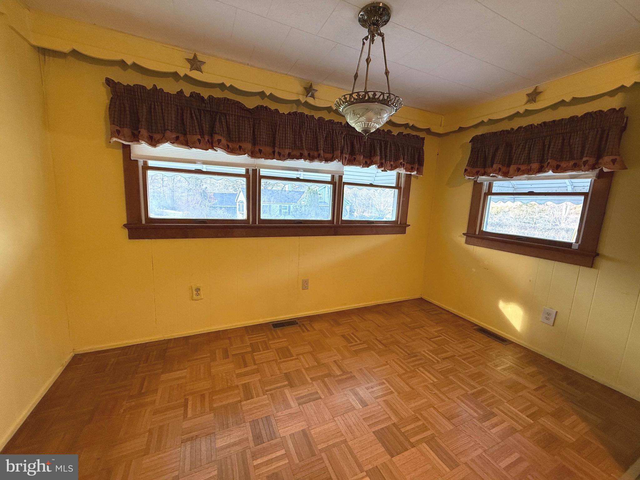 1716 W PHILADELPHIA AVENUE