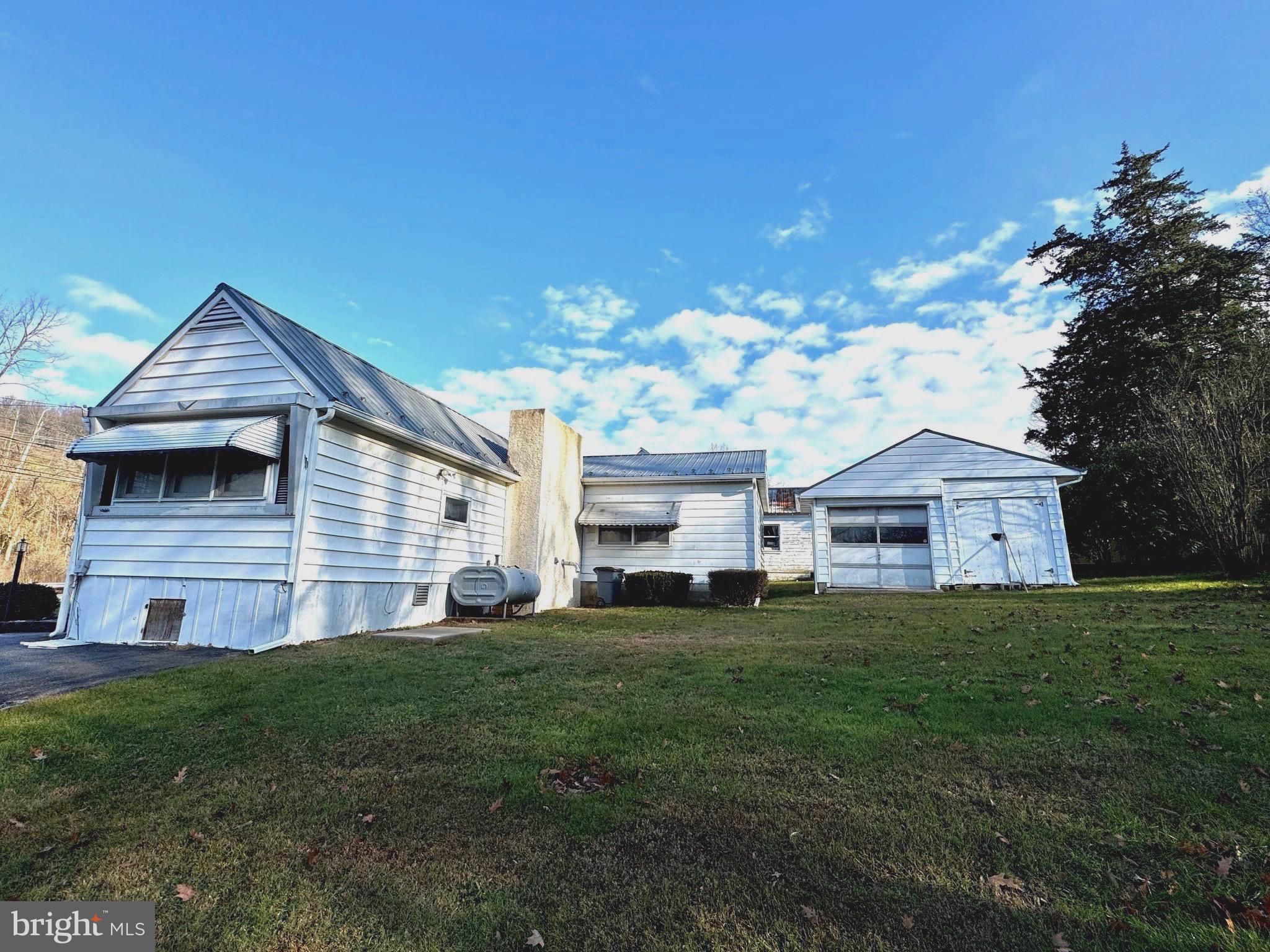 1716 W PHILADELPHIA AVENUE