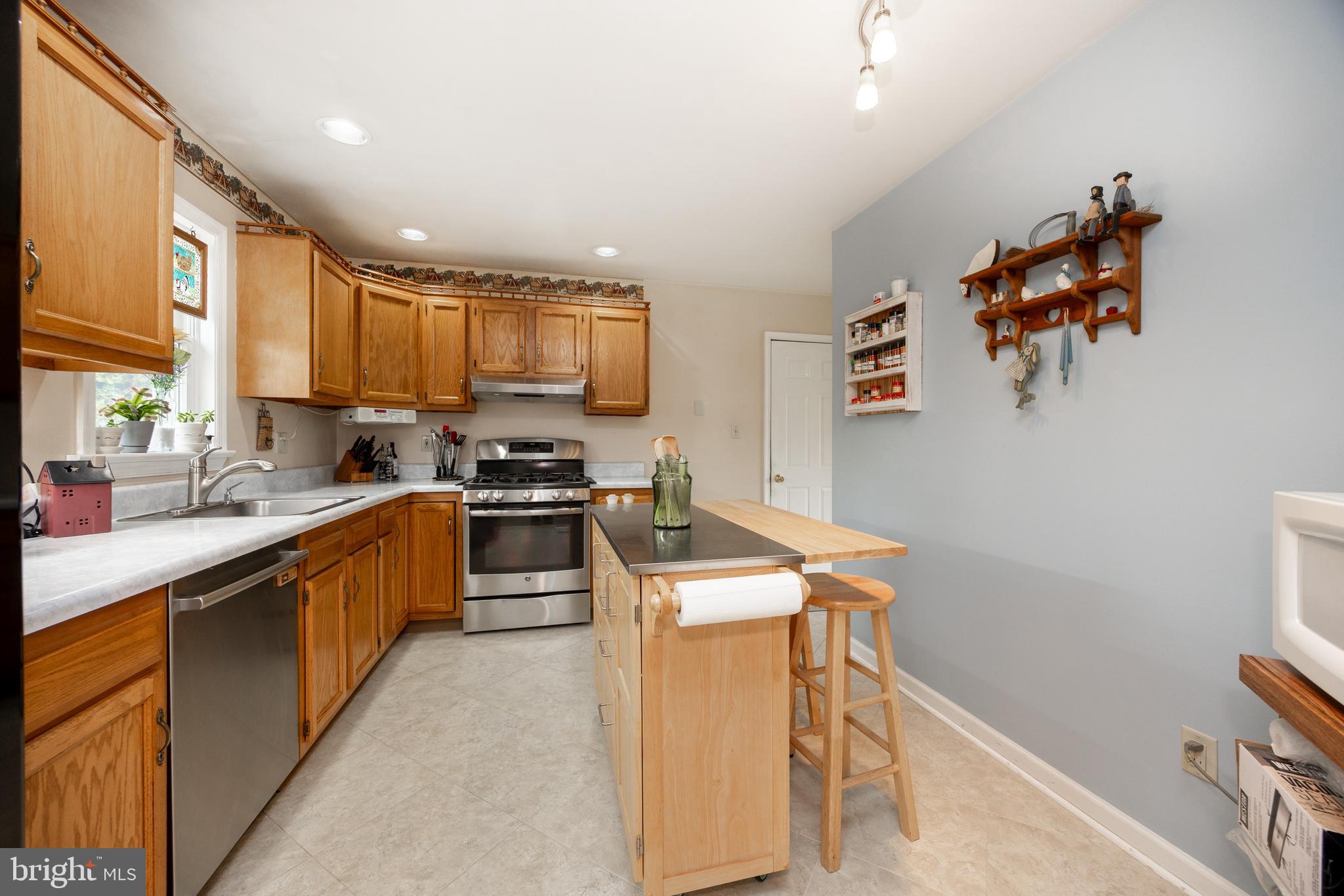 28 LOBACHSVILLE ROAD