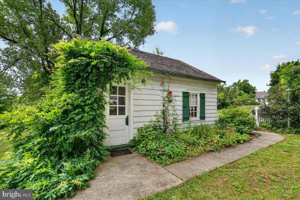 200 QUAKERTOWN AVENUE