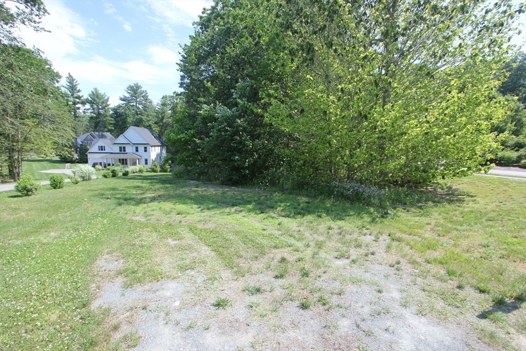 8 Bristol Pond Dr