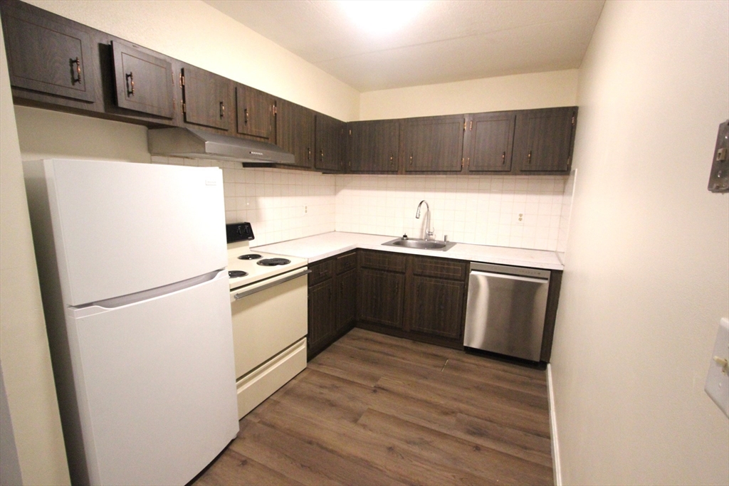 49 Windsor Dr # 102