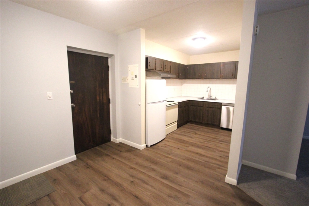 49 Windsor Dr # 102