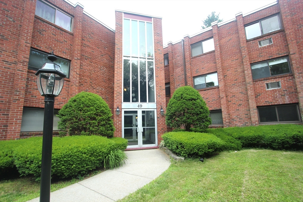 49 Windsor Dr # 102