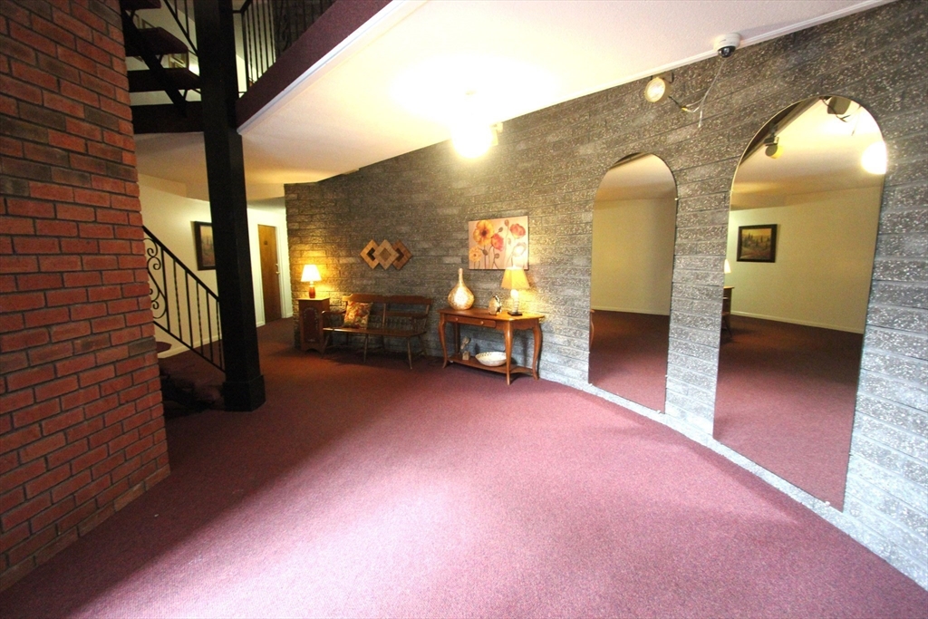 49 Windsor Dr # 102