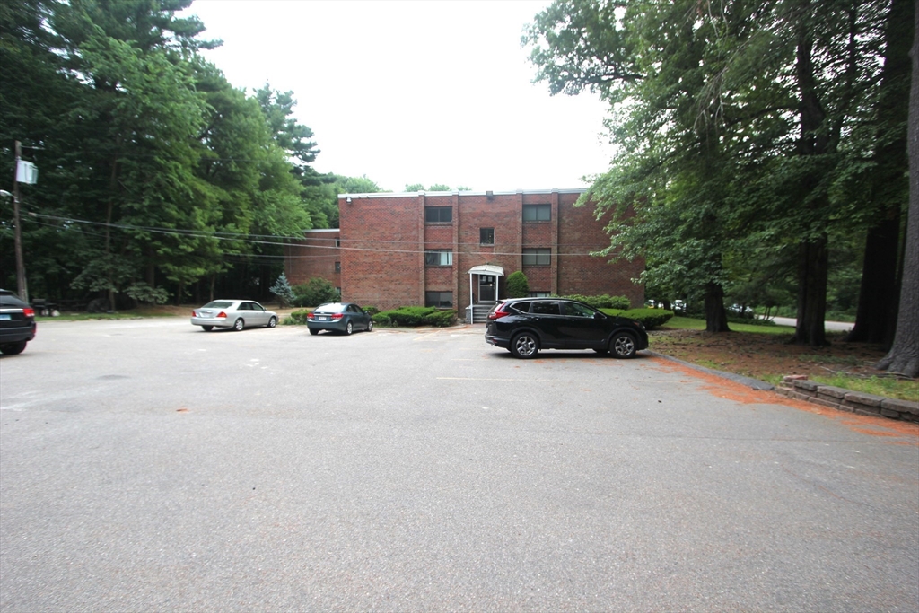 49 Windsor Dr # 102