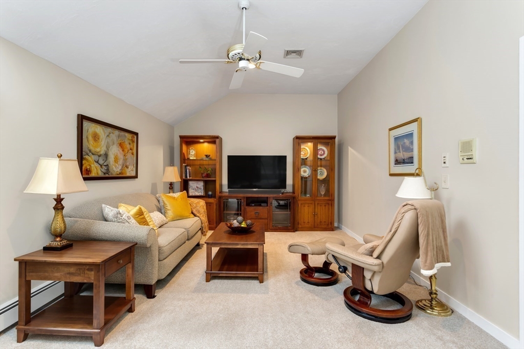 10 Birchtree Cir # 10