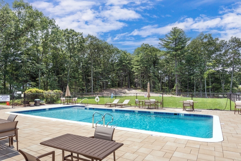 10 Birchtree Cir # 10