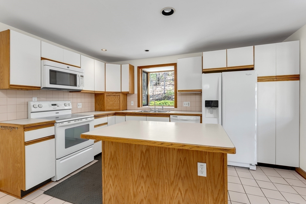 13 Mackintosh St