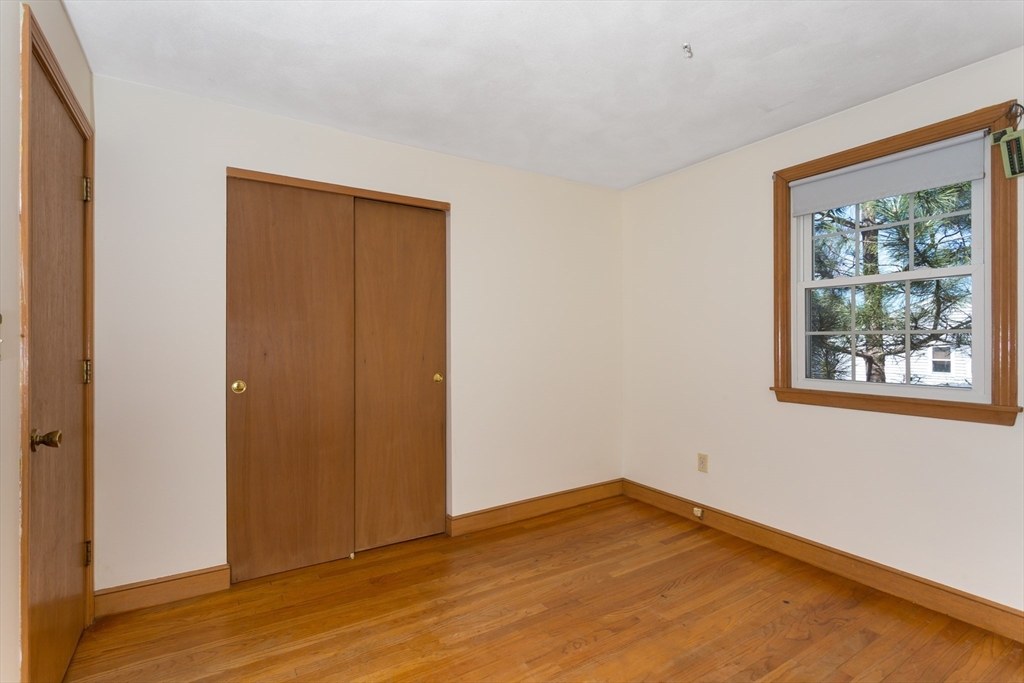 13 Mackintosh St