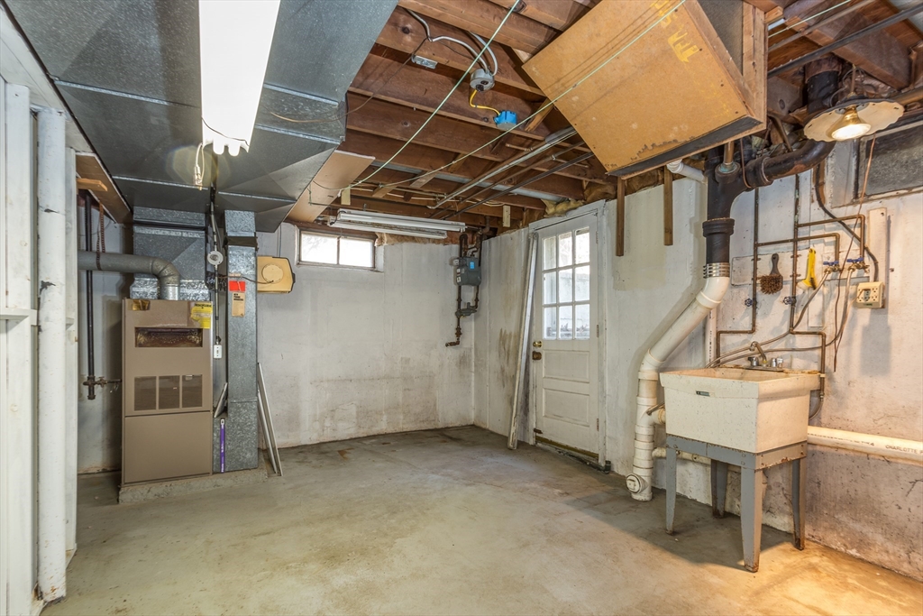13 Mackintosh St