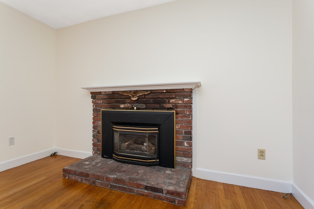 13 Mackintosh St