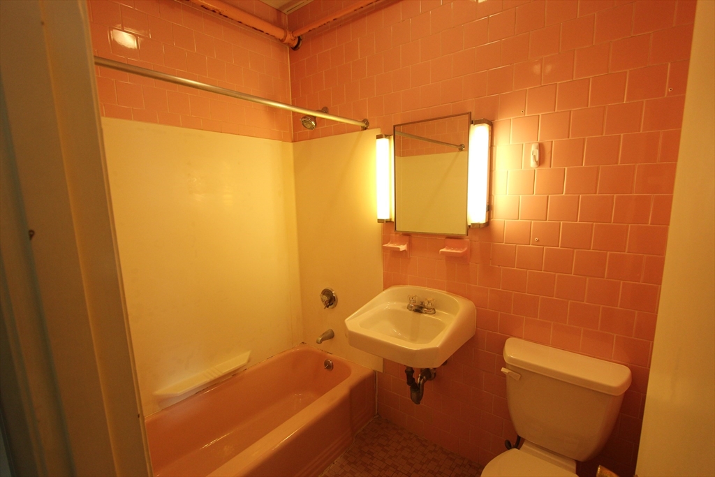 18 E Central St # 4