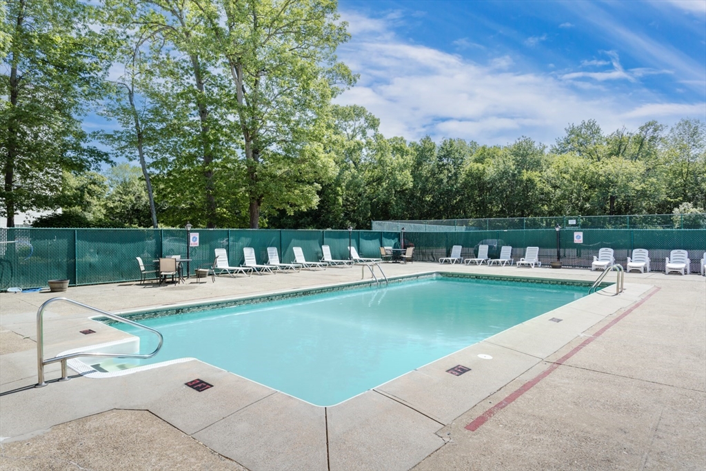 60 Greentree Ln # 38