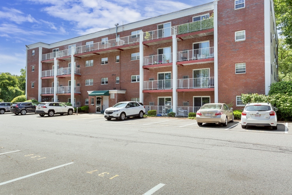 60 Greentree Ln # 38