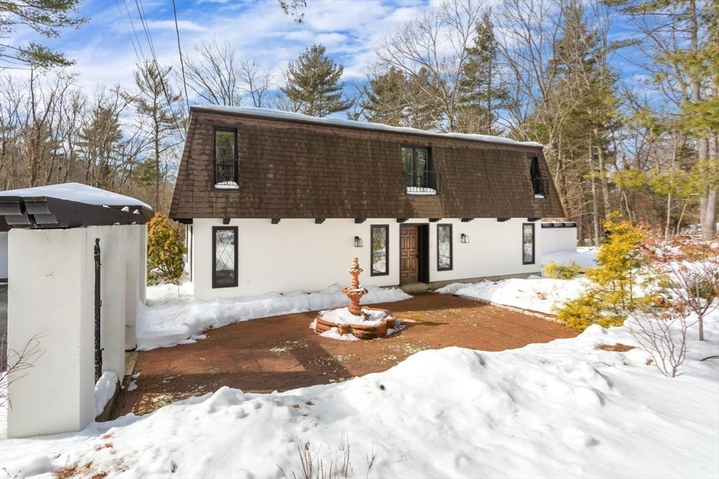 100 Daniels St