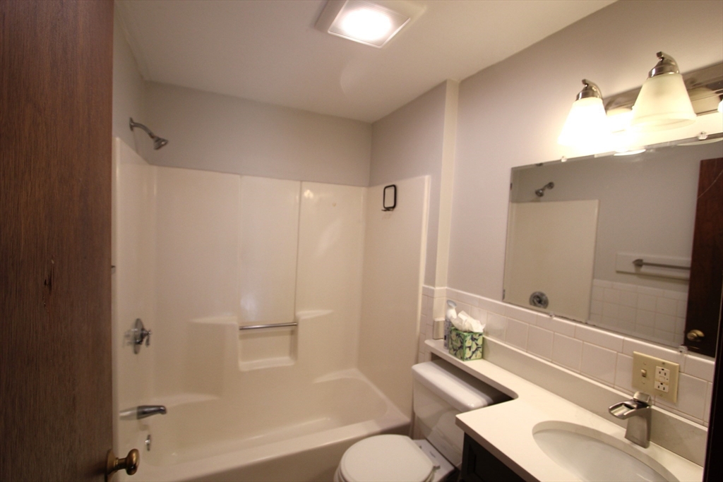 21 Moore Ave # 21