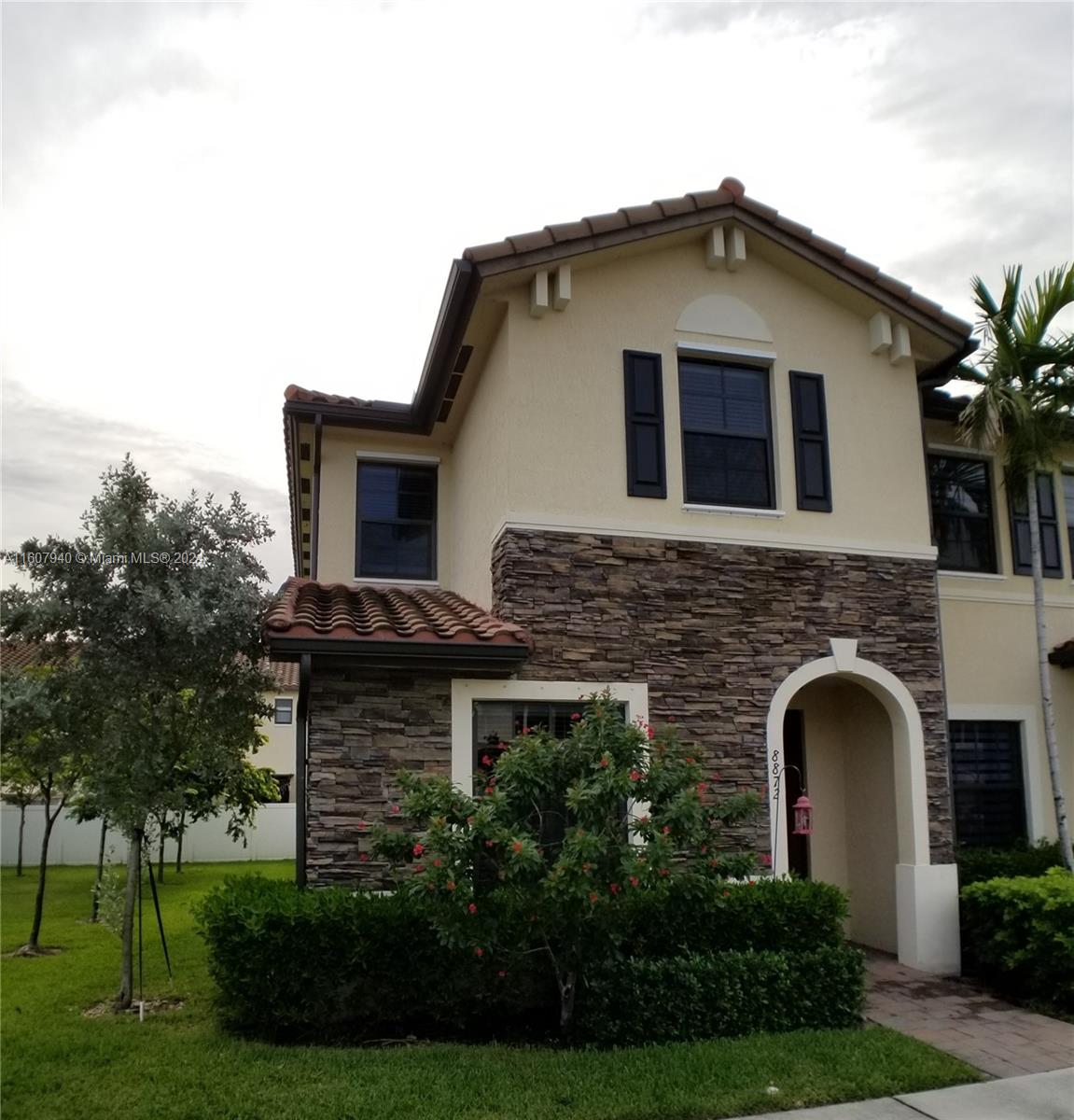 8872 W 35th Ct