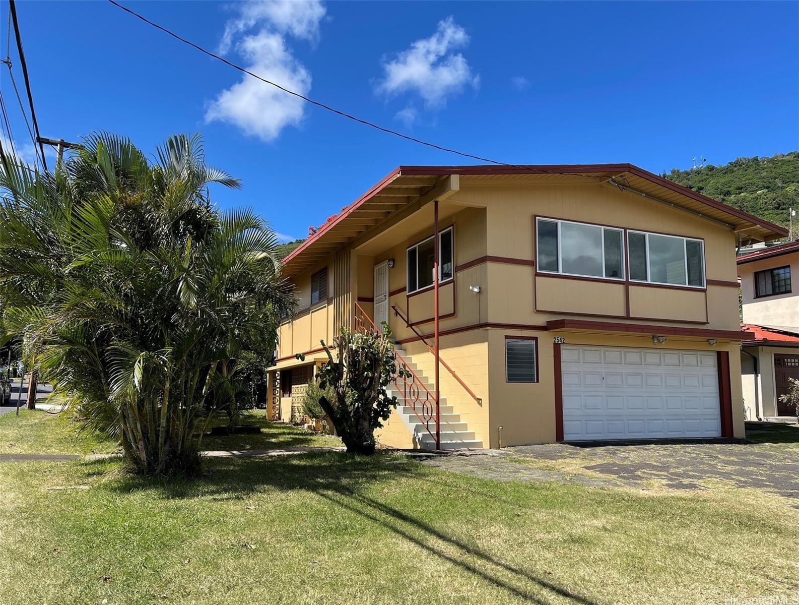 2542 E Manoa Road