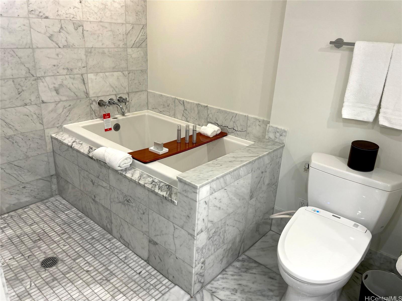 223 Saratoga Road Unit: 1714