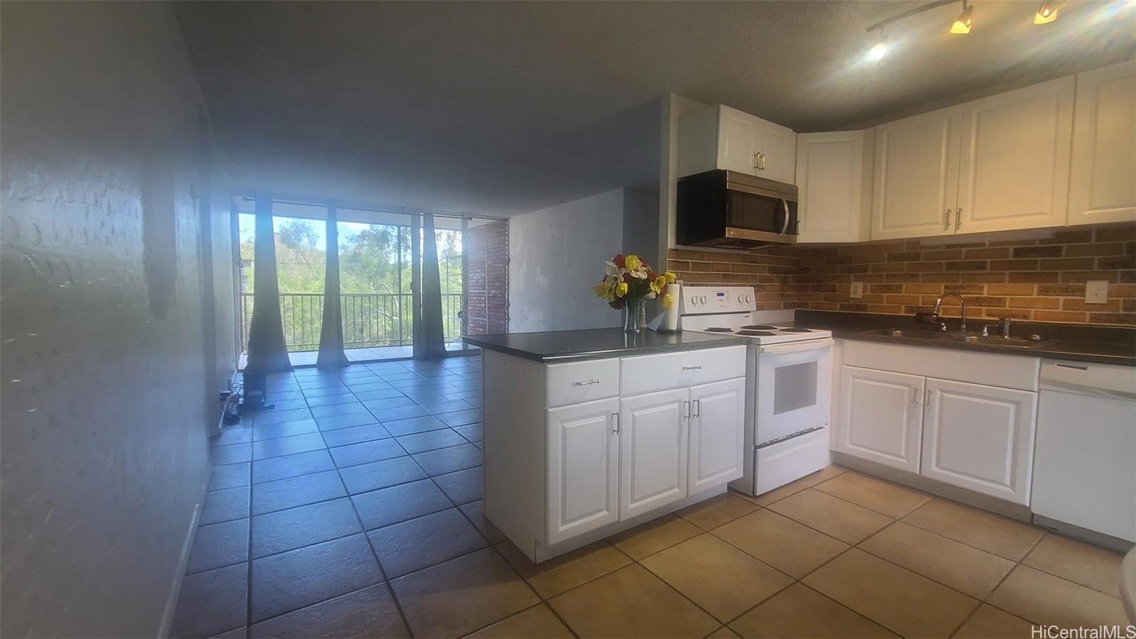 95-273 Waikalani Drive Unit: D1005