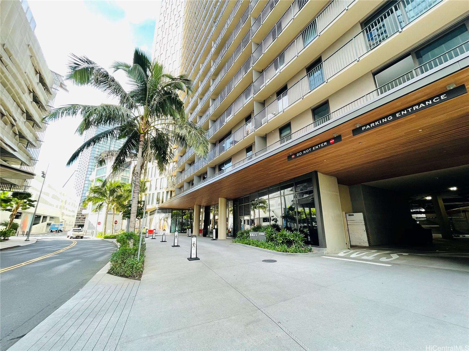 987 Queen Street Unit: 2813