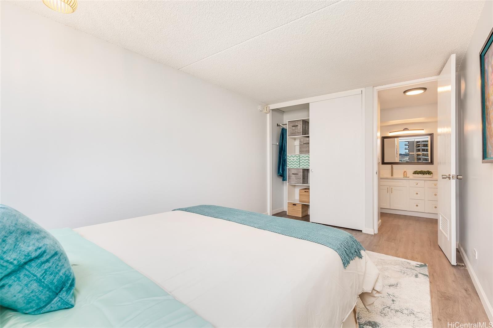 411 Hobron Lane 1507