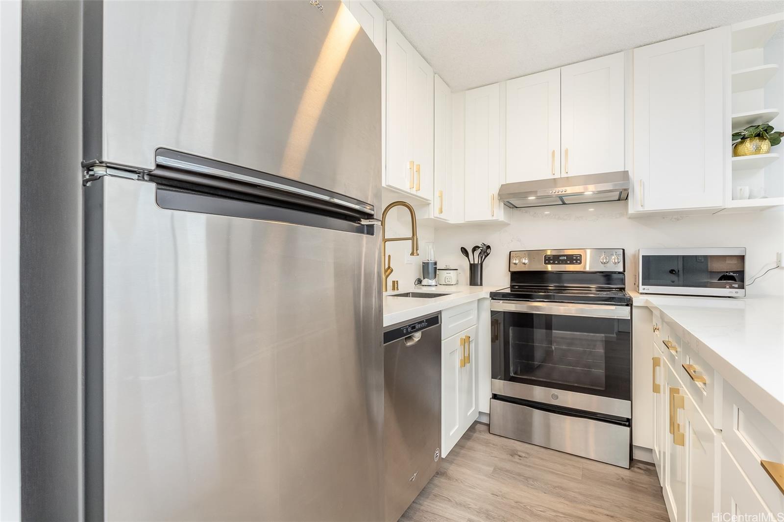 411 Hobron Lane 1507
