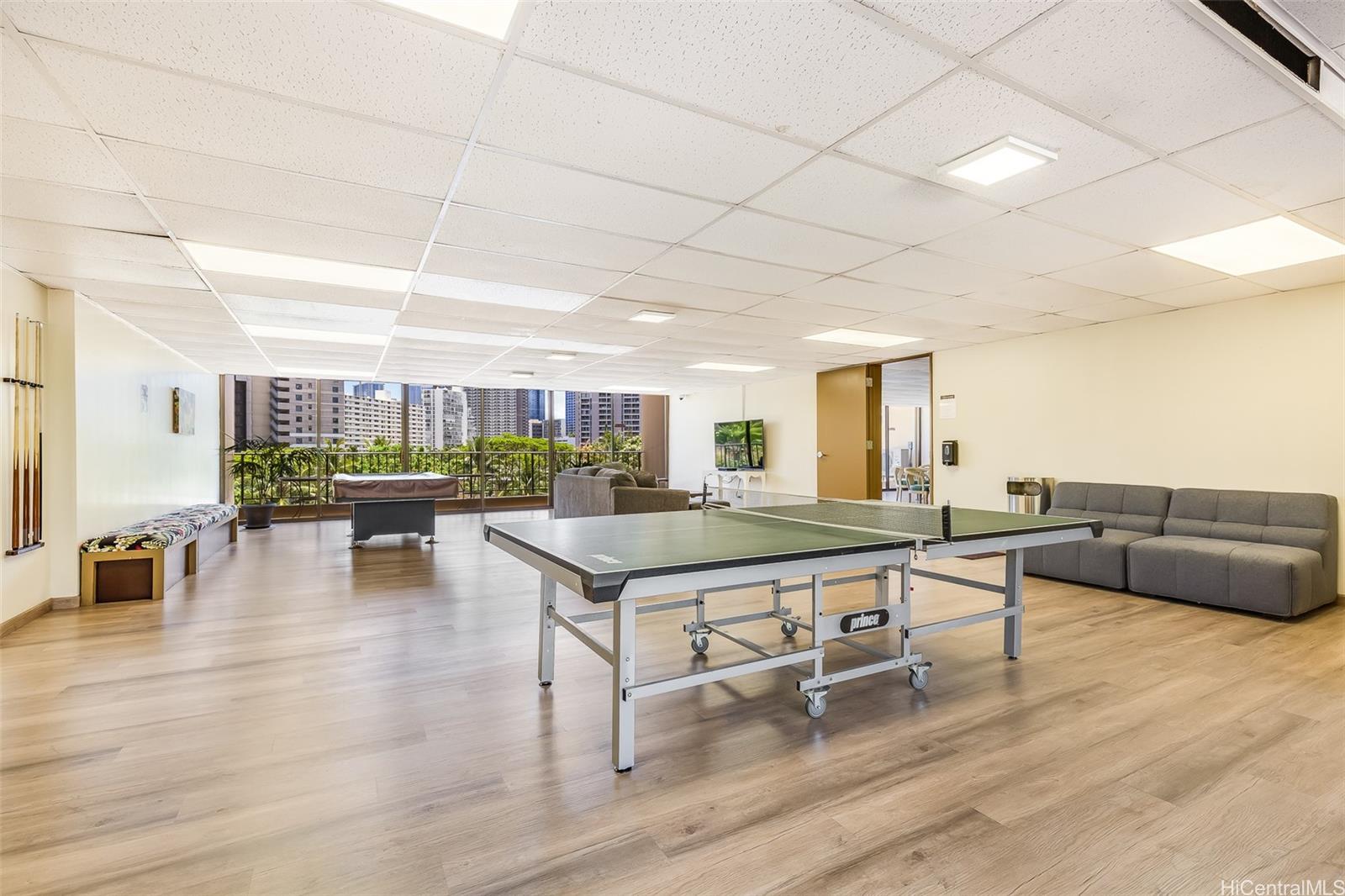 411 Hobron Lane 1507