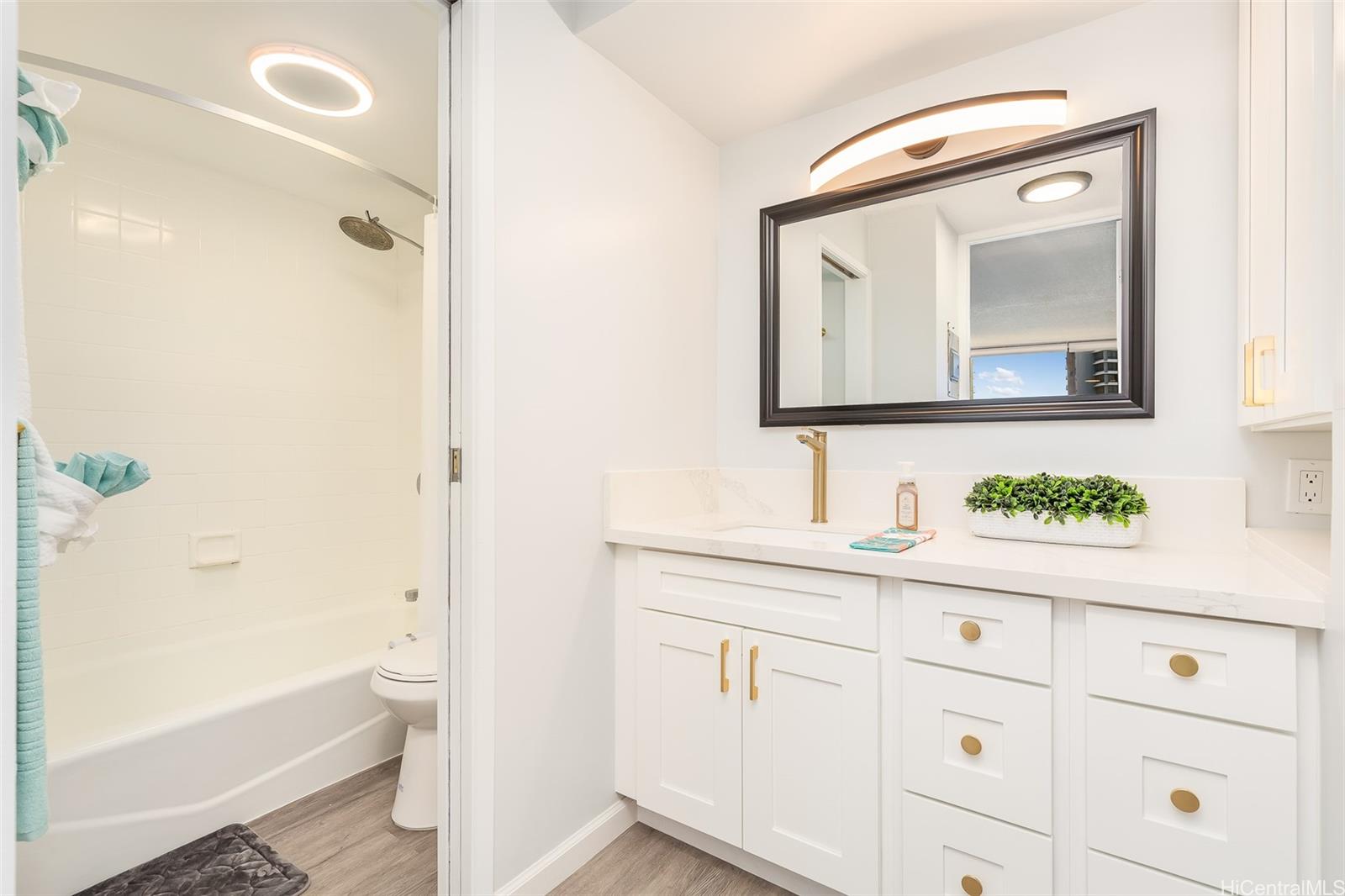 411 Hobron Lane 1507