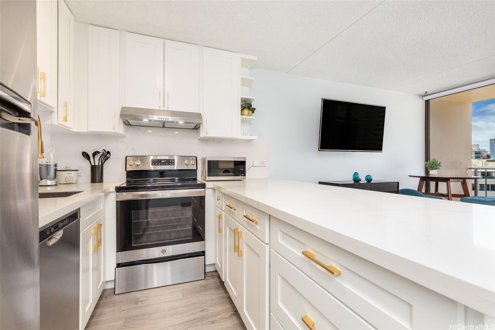 411 Hobron Lane 1507