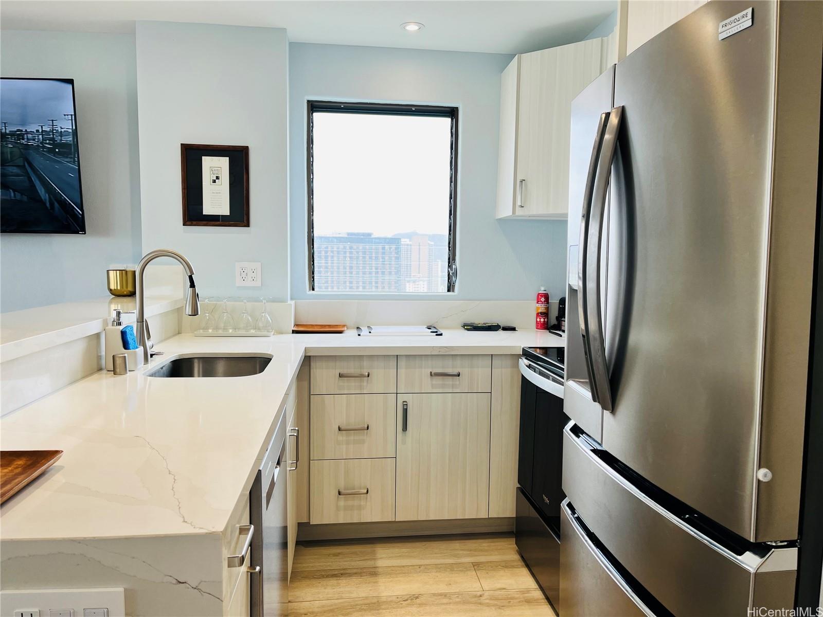 2240 Kuhio Avenue 2805