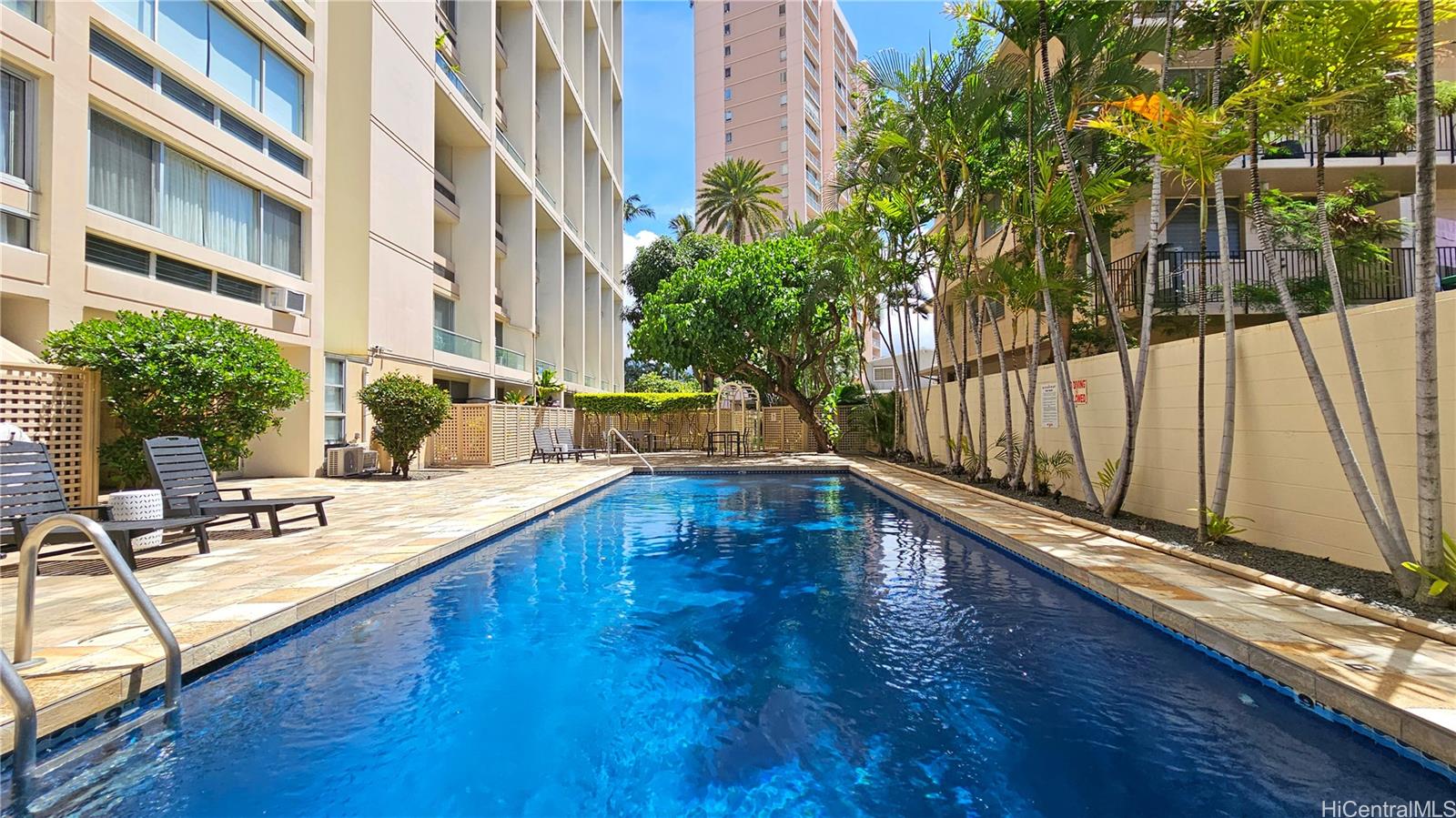555 University Avenue 403