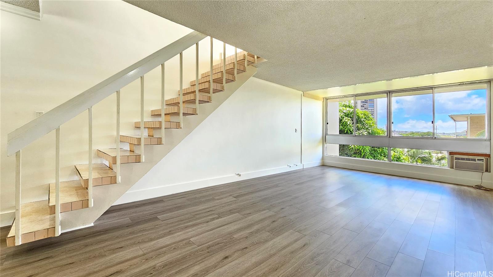 555 University Avenue 403