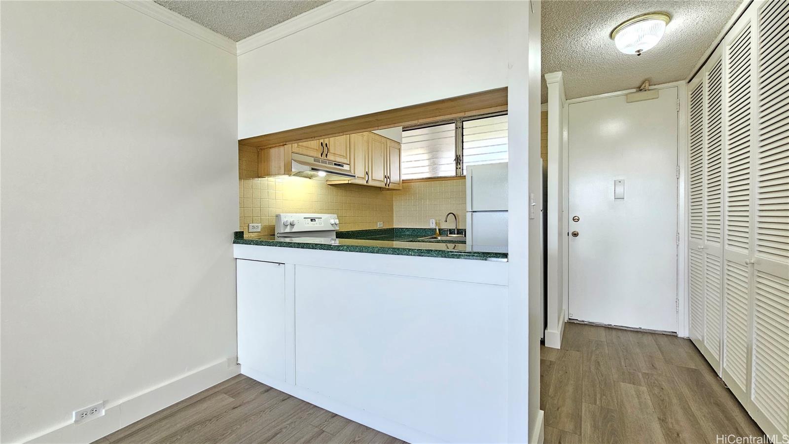 555 University Avenue 403