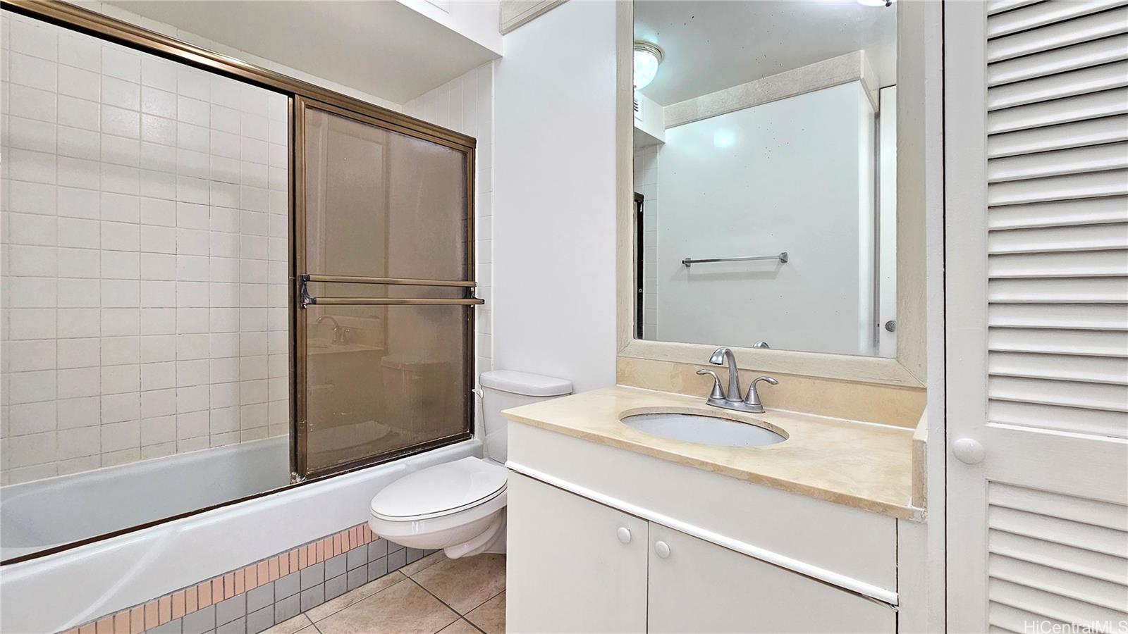 555 University Avenue 403