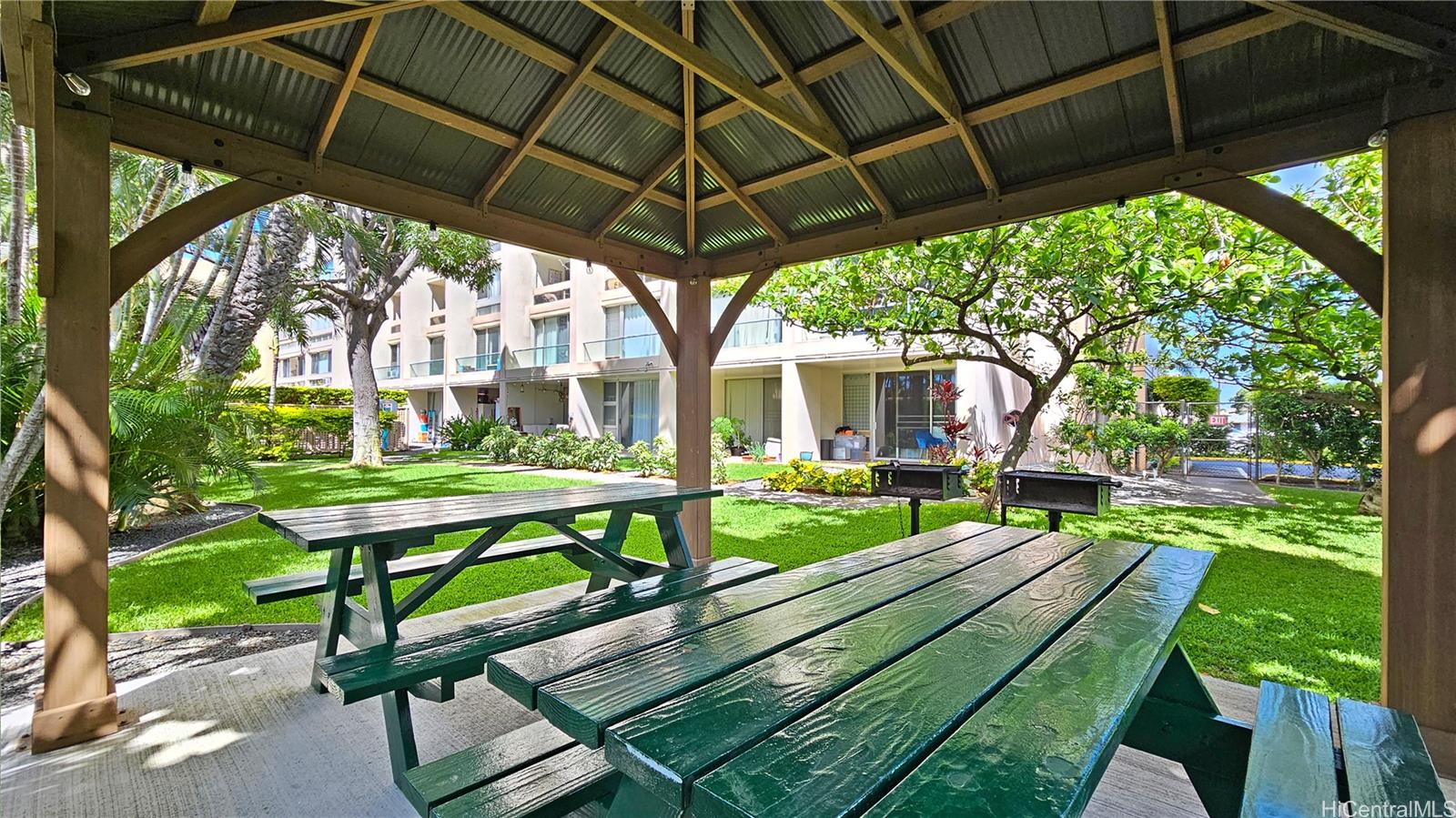 555 University Avenue 403