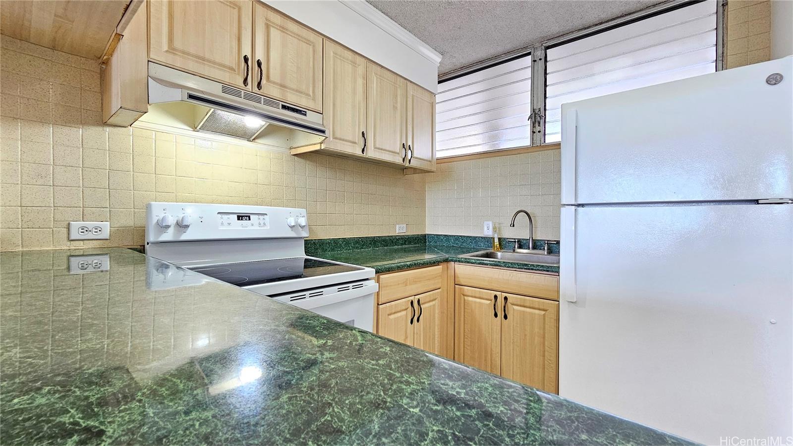 555 University Avenue 403