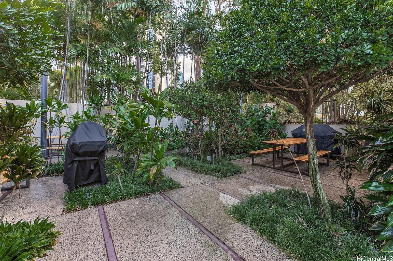 60 N Beretania Street 404
