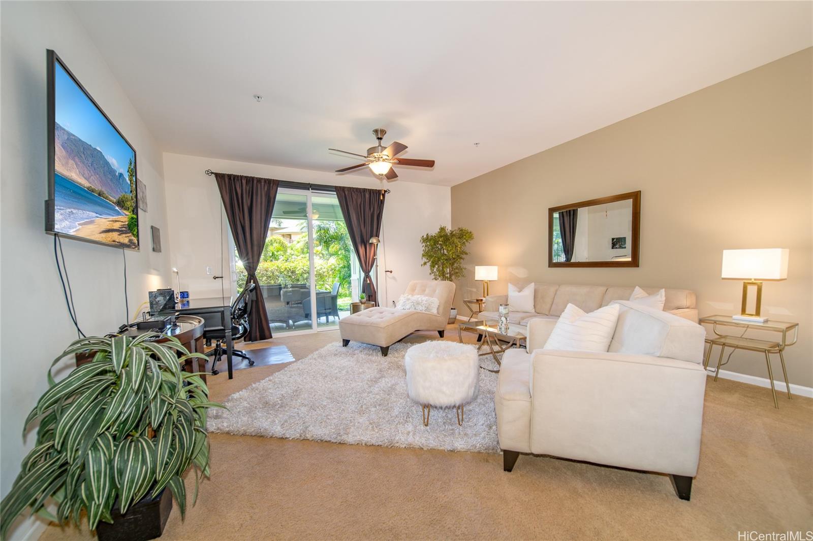 18 Upena Lane E102