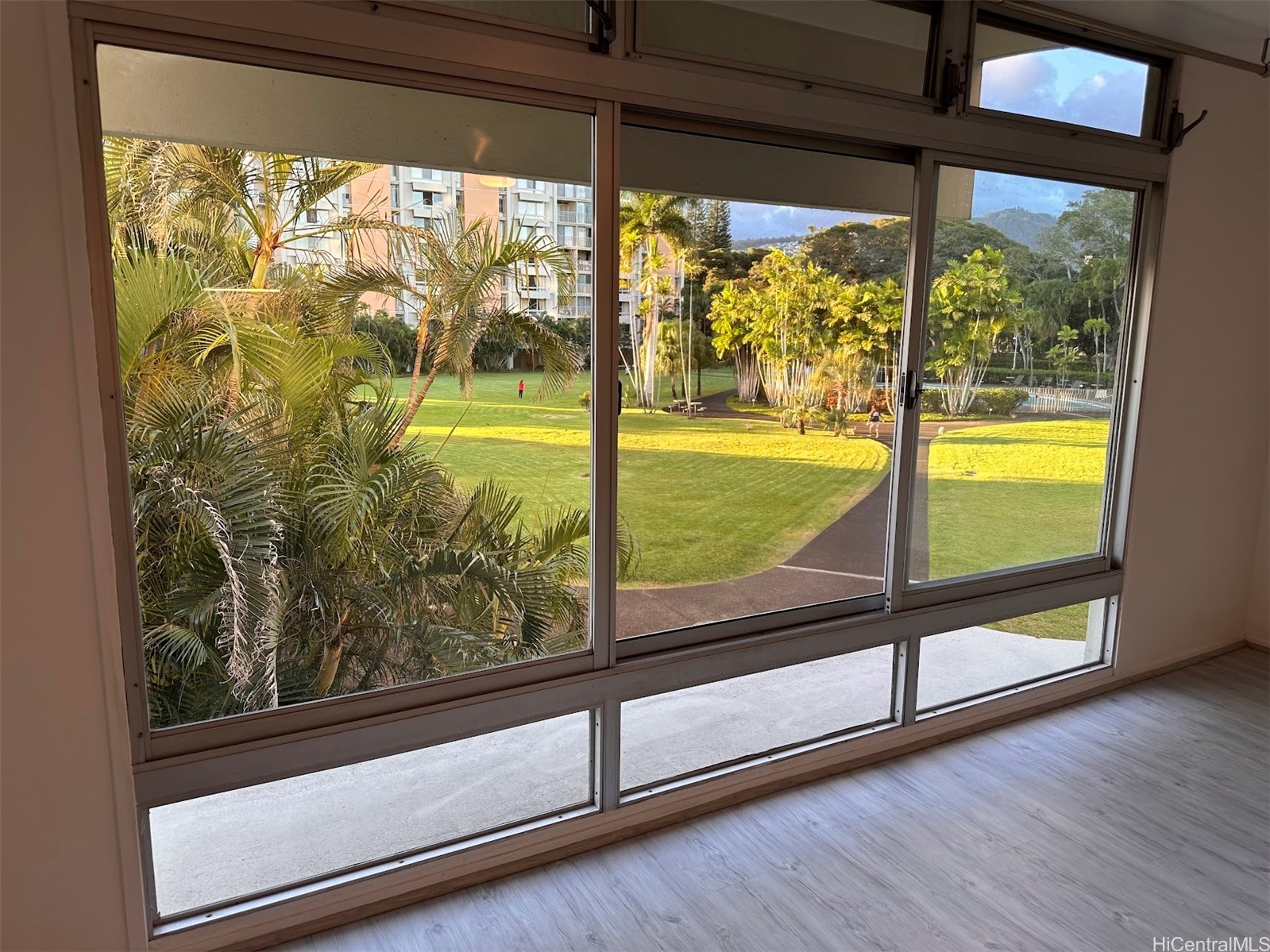 1511 Nuuanu Avenue 322