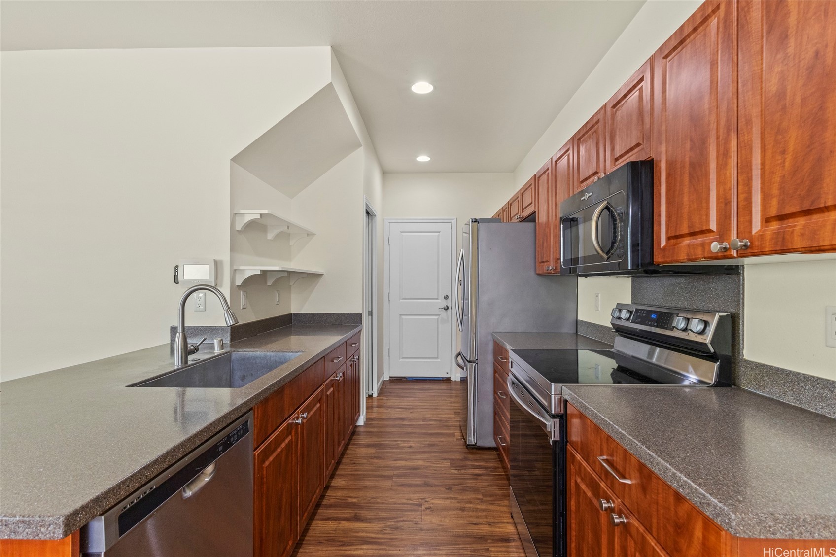 91-6221 Kapolei Parkway 407