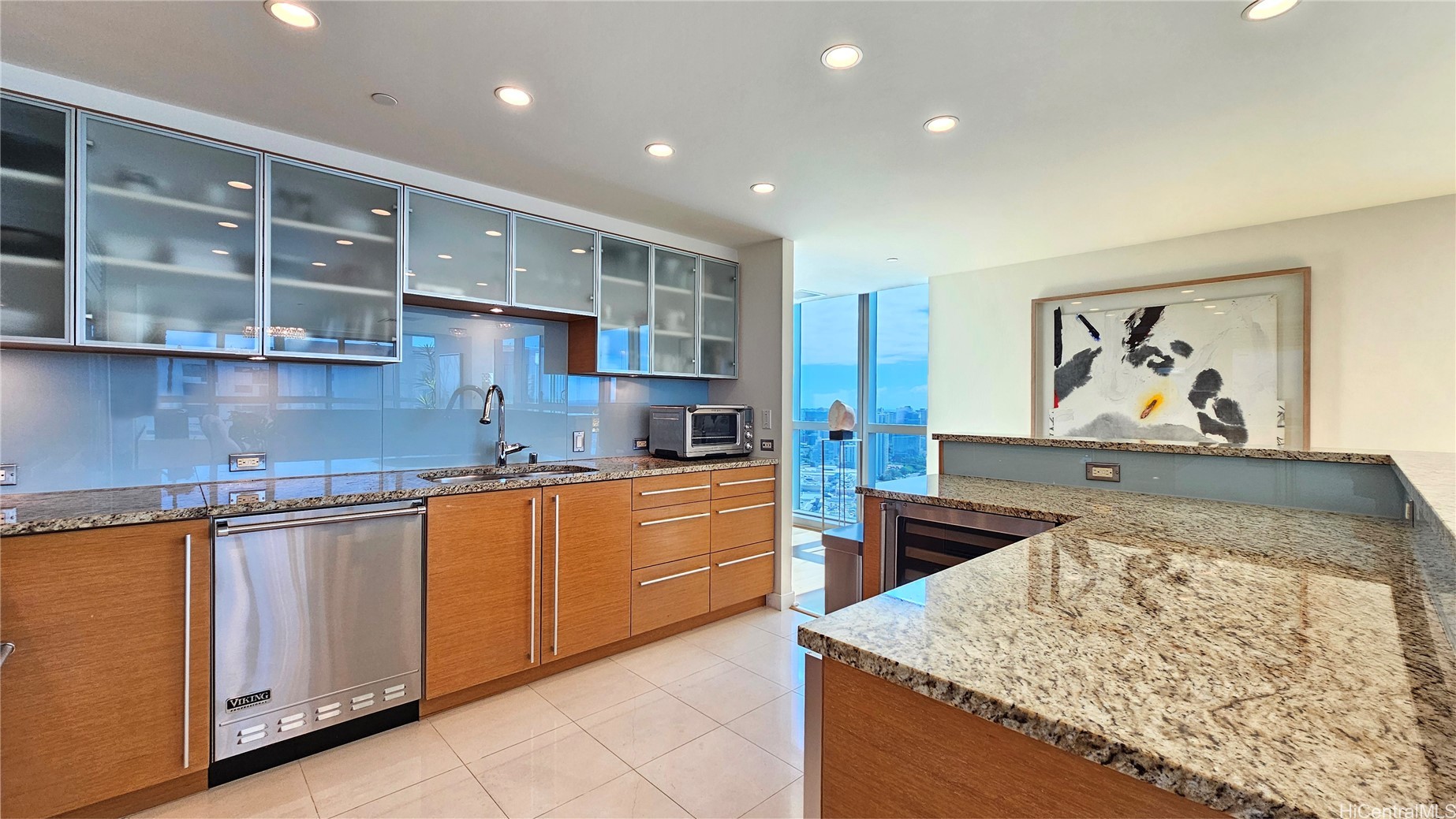 1177 Queen Street PH4610