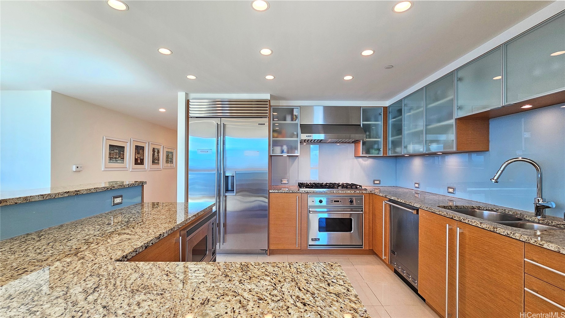 1177 Queen Street PH4610