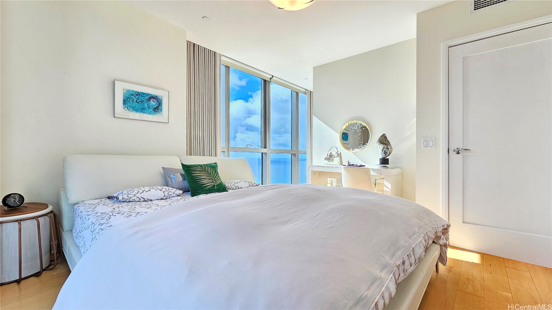 1177 Queen Street PH4610