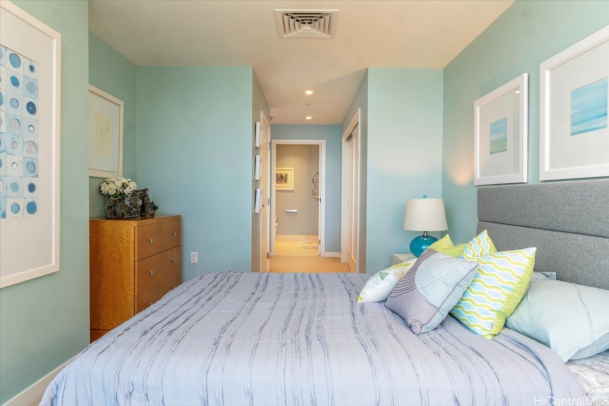 1177 Queen Street PH4608