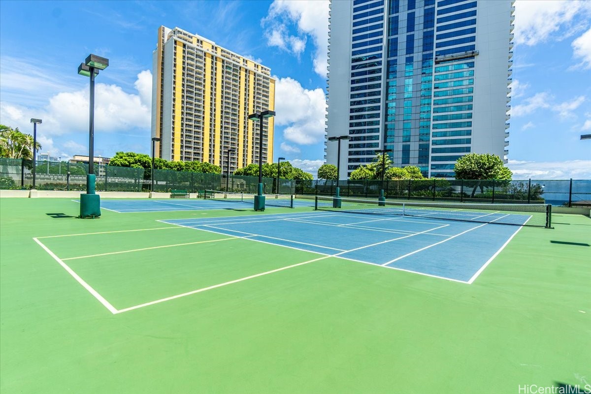 1177 Queen Street PH4608